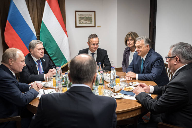 Putyin elküldte Orbánt Kijevbe, hogy Ukrajna felosztásáról tárgyaljon