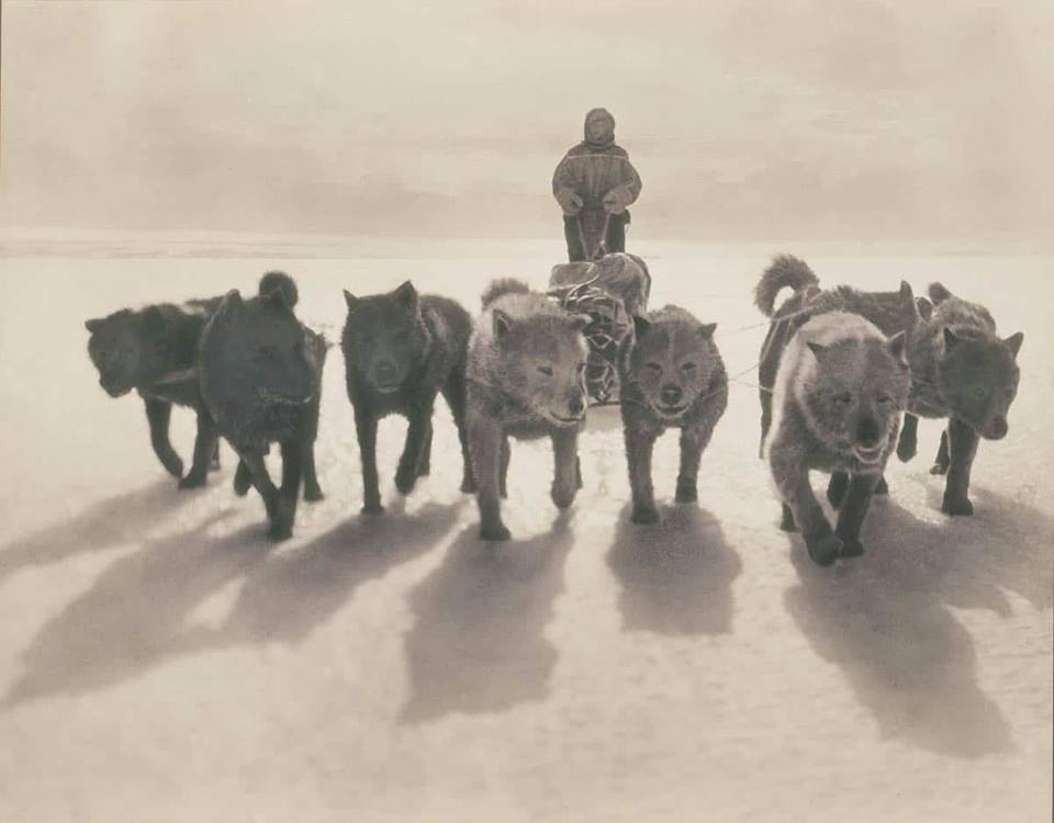 100 éves fotók az Antarktisz jeges birodalmának meghódításáról