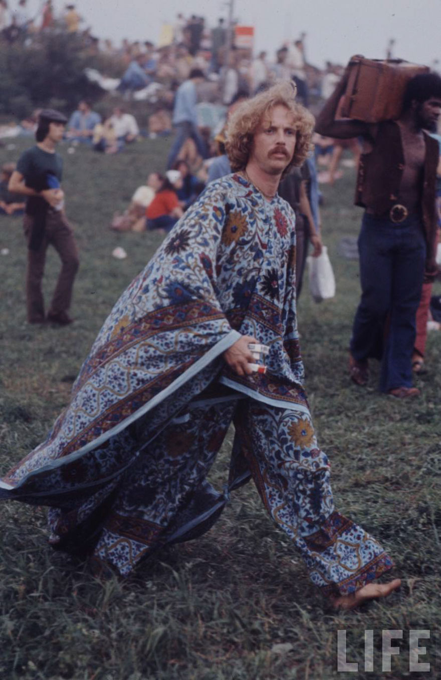 1969-woodstock-music-festival-hippies-bill-eppridge-john-dominis-18-57bc2fb88d9ab_880.jpg