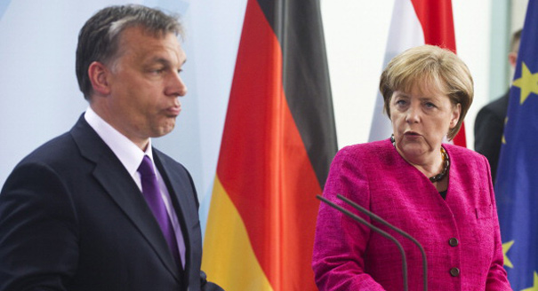 Orbán a német választások miatt sorra nyeli le a békát Merkeltől