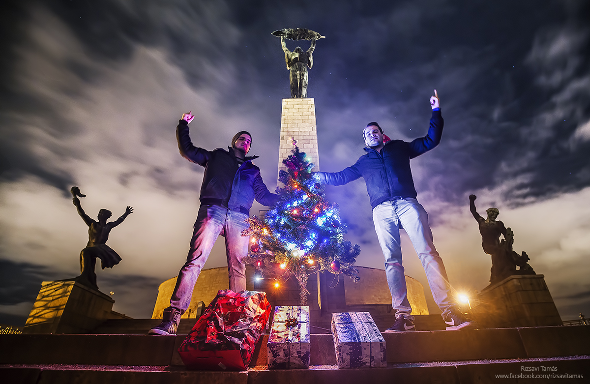 Budapest legszebb fotóshelyszíneire vittek karácsonyfát