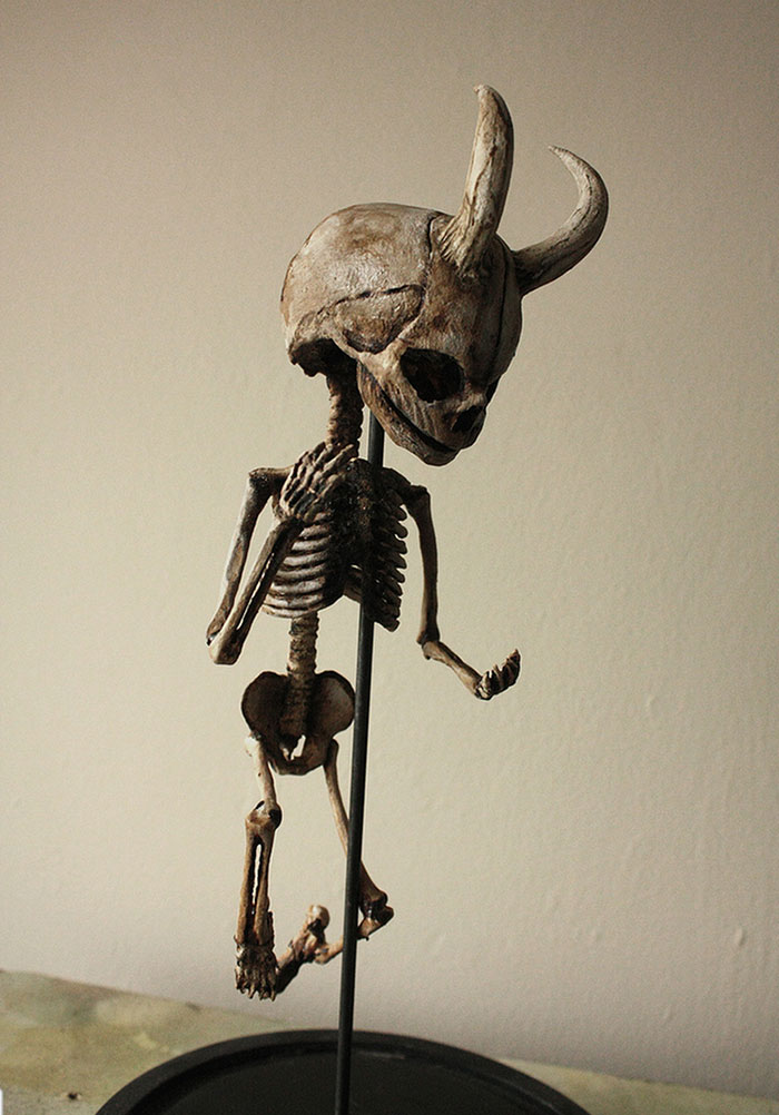 mysterious-skulls-skeletons-thomas-theodore-merrylin-home-london-7.jpg