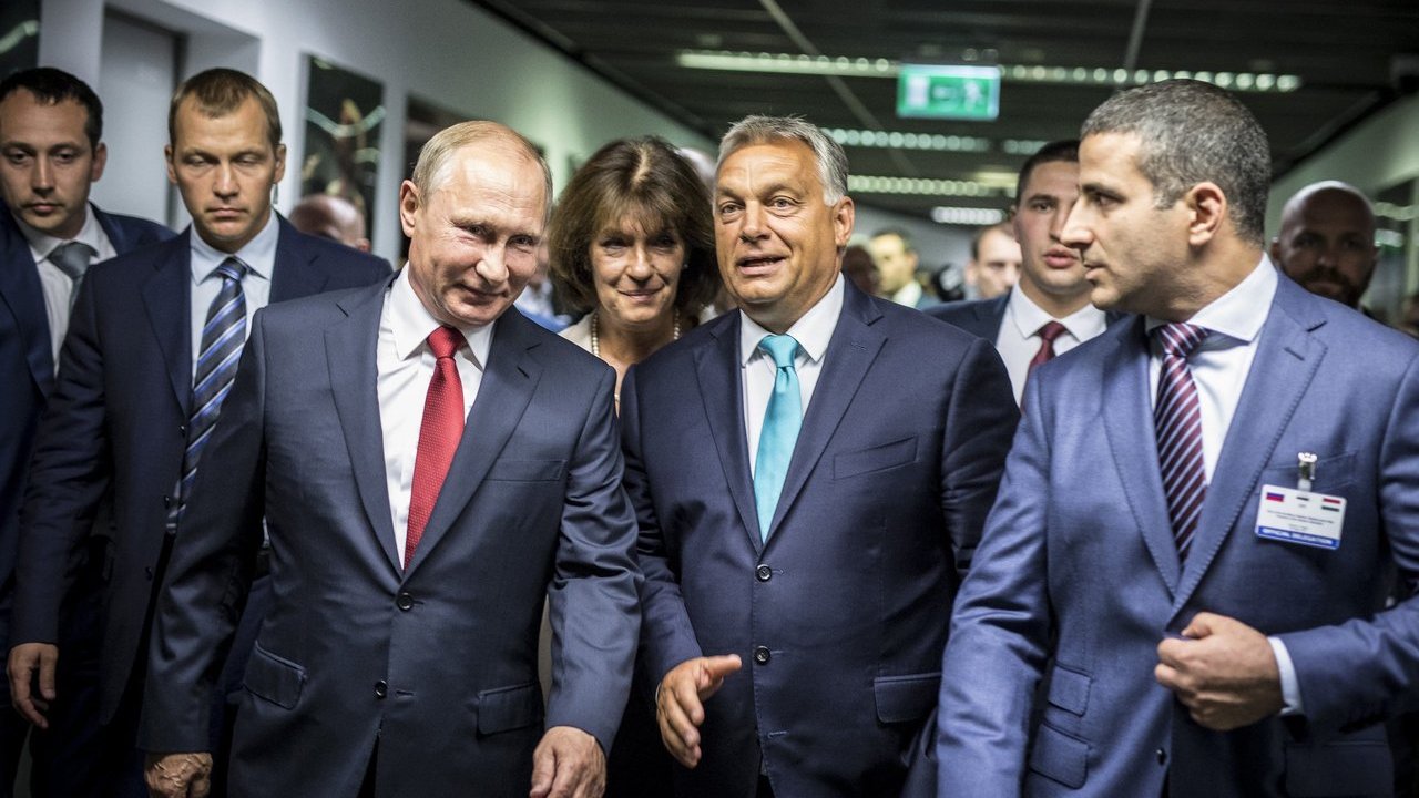 Orbán kellemetlen helyzetben: nem tudja, hogyan táncoljon ki a Putyinnal kötött üzletből