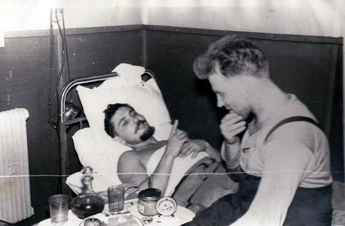 dr-leonid-rogozov-operating-himself-to-remove-his-appendix-in-antarctica-1961-1.jpg