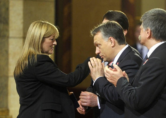 Schmidt Mária szerint Orbán egy elemi erejű népmozgalom élén döntötte meg a kommunizmust és zavarta haza az oroszokat