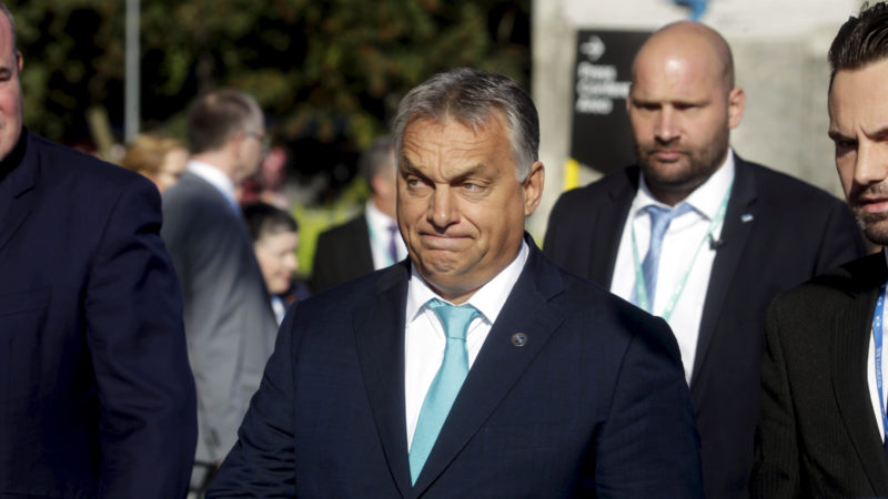 Már a legnagyobb szövetségese, a CSU is kifarolt Orbán mögül, a Néppártban többségbe kerültek a kizárás mellettiek