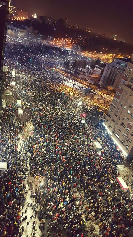 A tegnapi nap képe: százezrek tüntettek a korrupció ellen Romániában