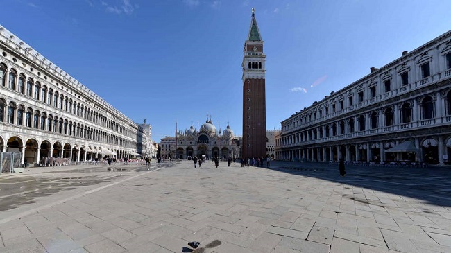 “A lakosság döntő többsége, legalábbis Milánóban, bezárkózott a saját lakásába”