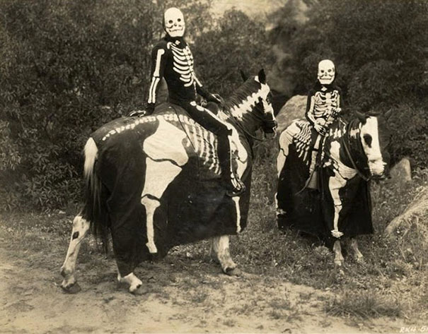 scary-vintage-halloween-creepy-costumes-34-57f65ae1f0212_605.jpg
