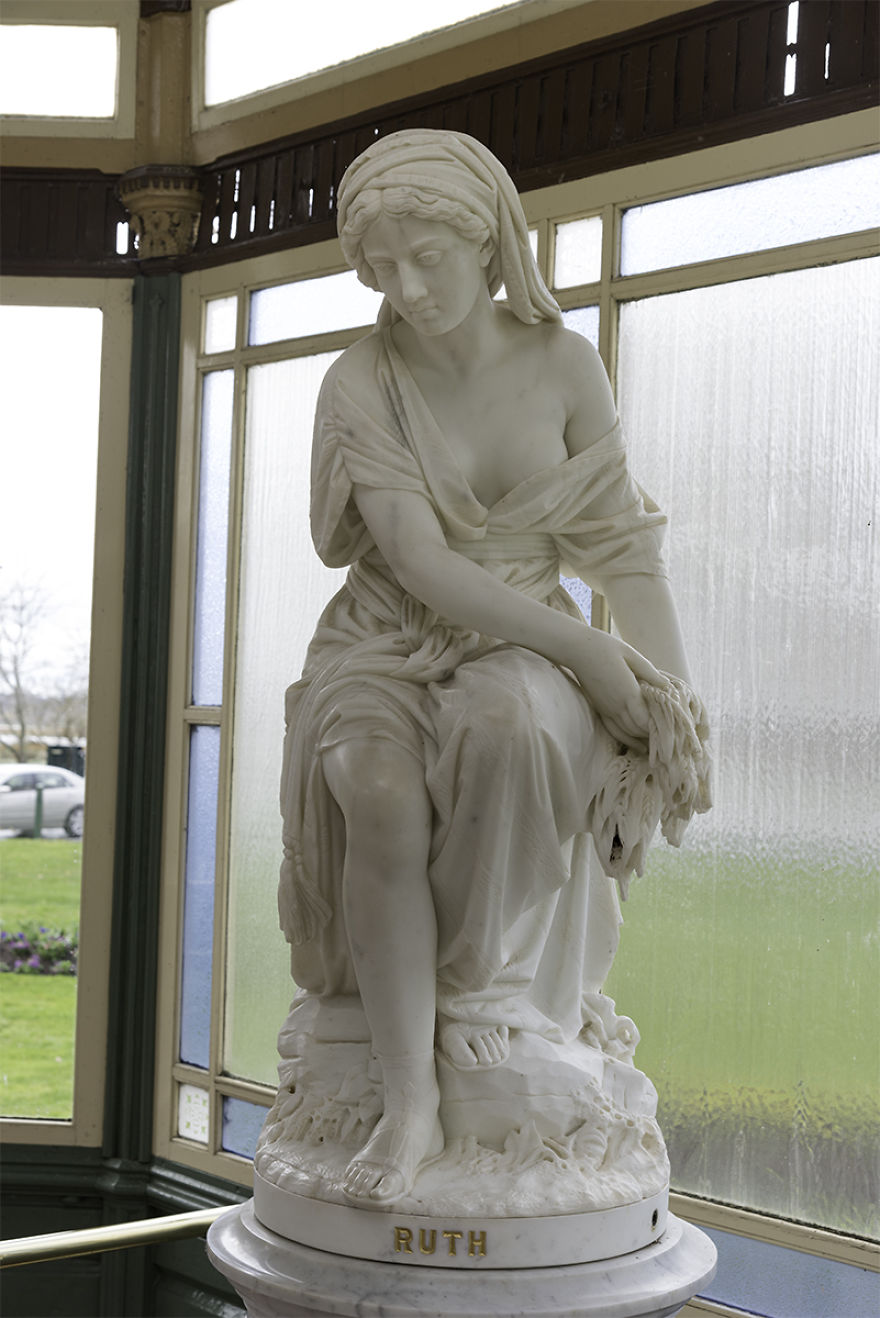 19th-century-statues-come-to-life-59d244e66a955_880.jpg