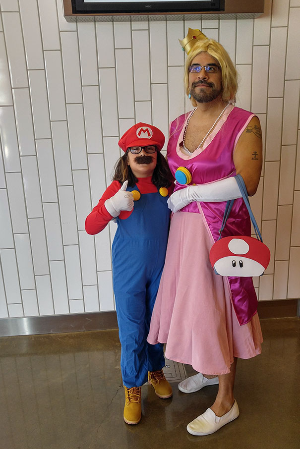 father-daughter-halloween-costumes-ideas-17-5805dd73c11bc_605.jpg