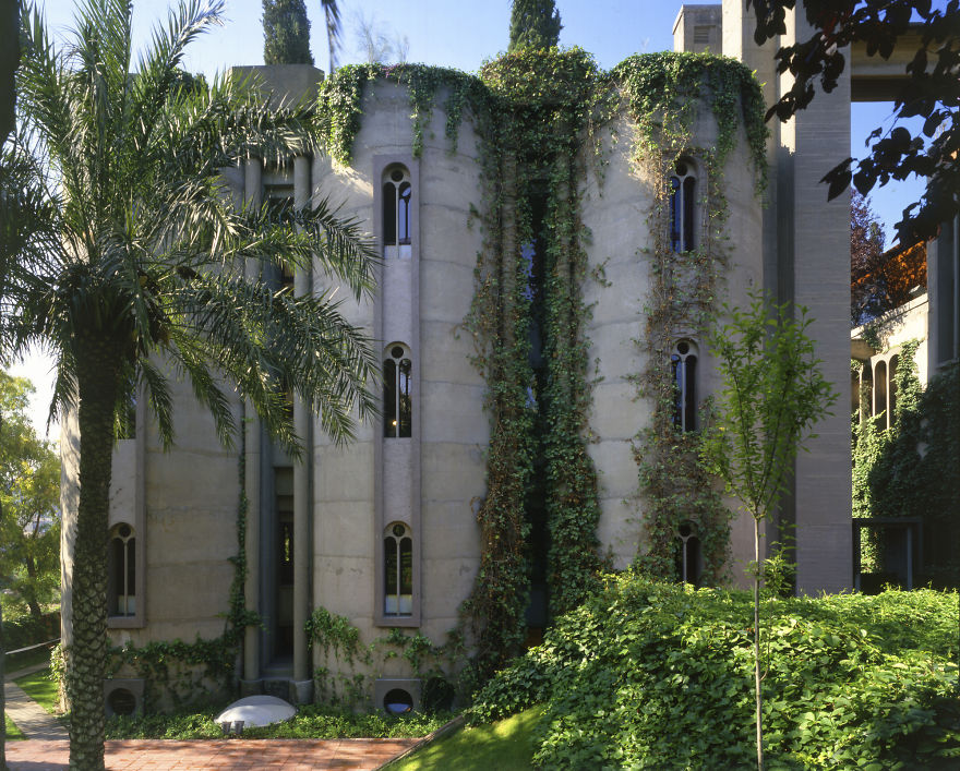 cement-factory-renovation-la-fabrica-ricardo-bofill-58b3ee8648912_880.jpg