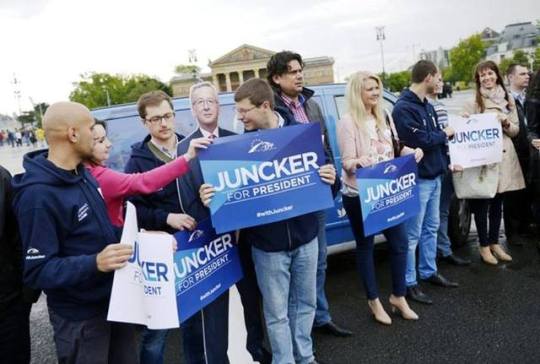 Ilyen nincs: nézze meg, hogy kampányolt a Fidesz pár éve még Juncker mellett