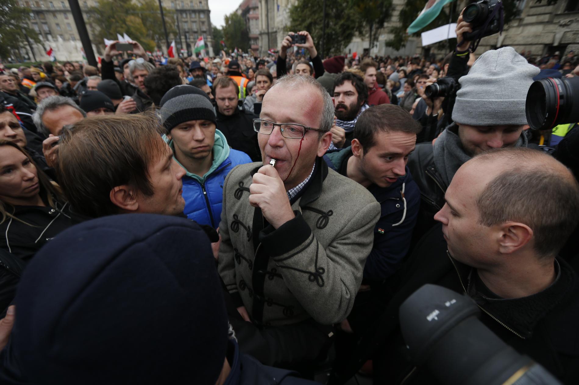 Azt kérte a TEK az Együttől, menjenek máshová tüntetni, ne a Kossuth térre Putyin ellen