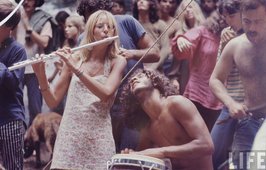 1969-woodstock-music-festival-hippies-bill-eppridge-john-dominis-71-57bc304fa6318_880.jpg