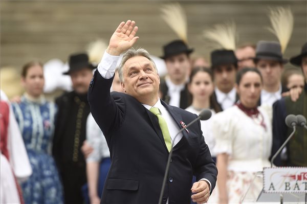 Kevés abszurdabb dolog van annál, mint amikor Orbán Viktor arról beszél, hogy megteremtette a nemzeti egységet
