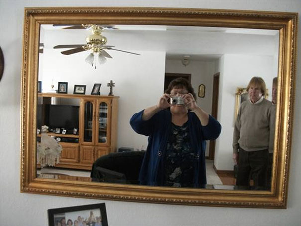 funny-people-sell-mirrors-reflections-67-5ab4d2ef878dc_605.jpg