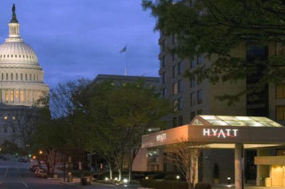 255e3a9100000578-2941268-a_look_at_this_picture_left_of_the_hyatt_regency_washington_make-m-72_1423218318084.jpg