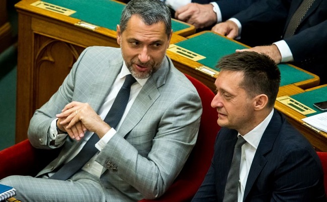 Kitört a hatalmi harc a Fideszben