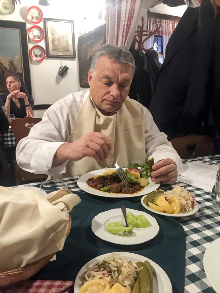 Orbánnak állandóan az evésen jár az esze