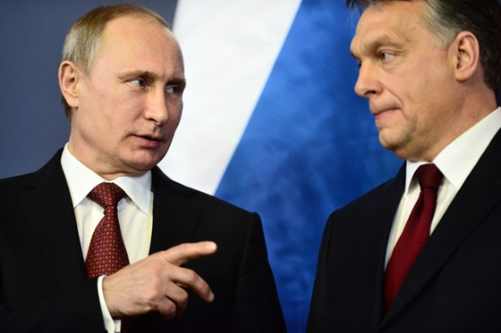 Orbán bármikor hajlandó választói szemébe hazudni, ha Putyin gazda érdekei úgy kívánják