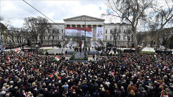 Március 15-e: amikor az elnyomó orbáni hatalom a szabadságról szónokol