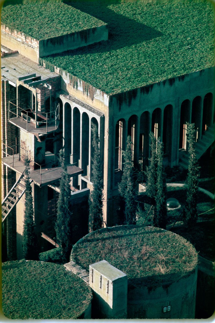 cement-factory-renovation-la-fabrica-ricardo-bofill-58b3e79e53f27_880.jpg