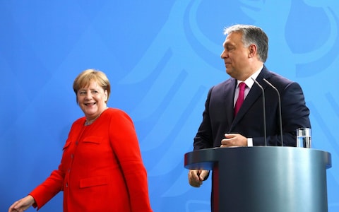 A szálka és a gerenda esete – így lett Merkelből diktátor