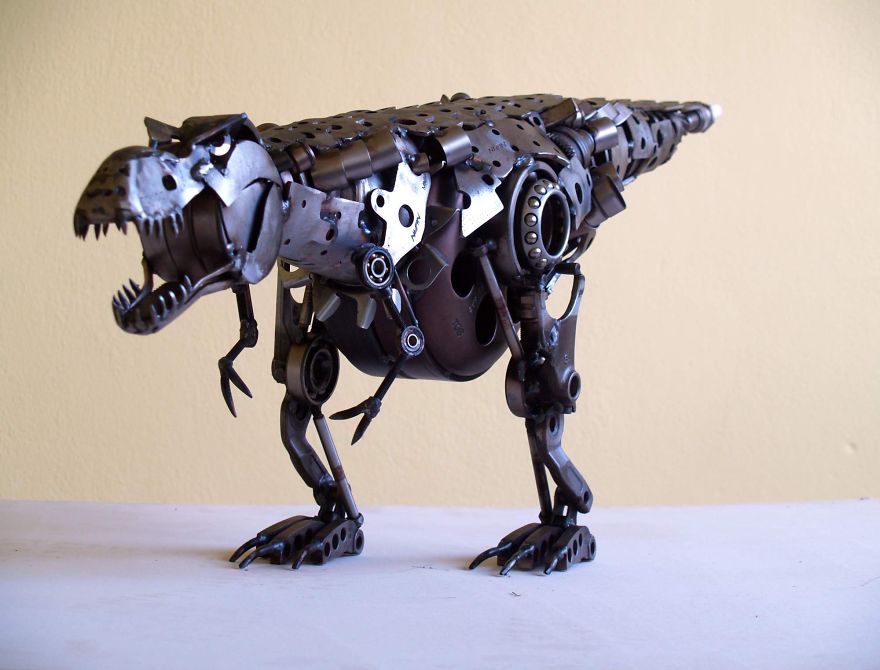 wonderful-sculptures-created-with-recycled-motorbike-parts-14_880.jpg