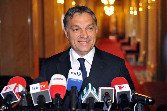 Orbán alulmúlta önmagát az uszításban, Junckernek tele a hócipője