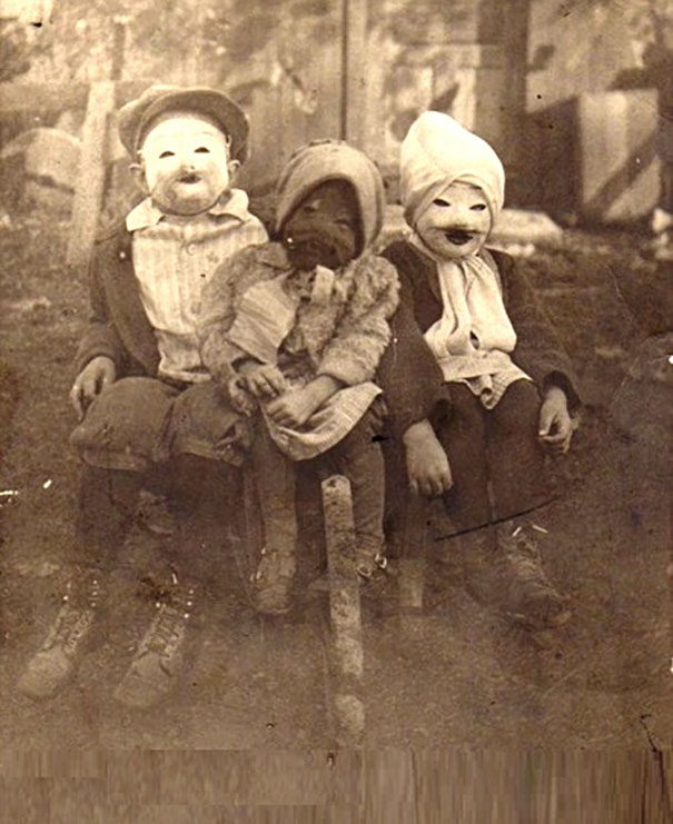 scary-vintage-halloween-creepy-costumes-12-57f6494aba1cc_605.jpg