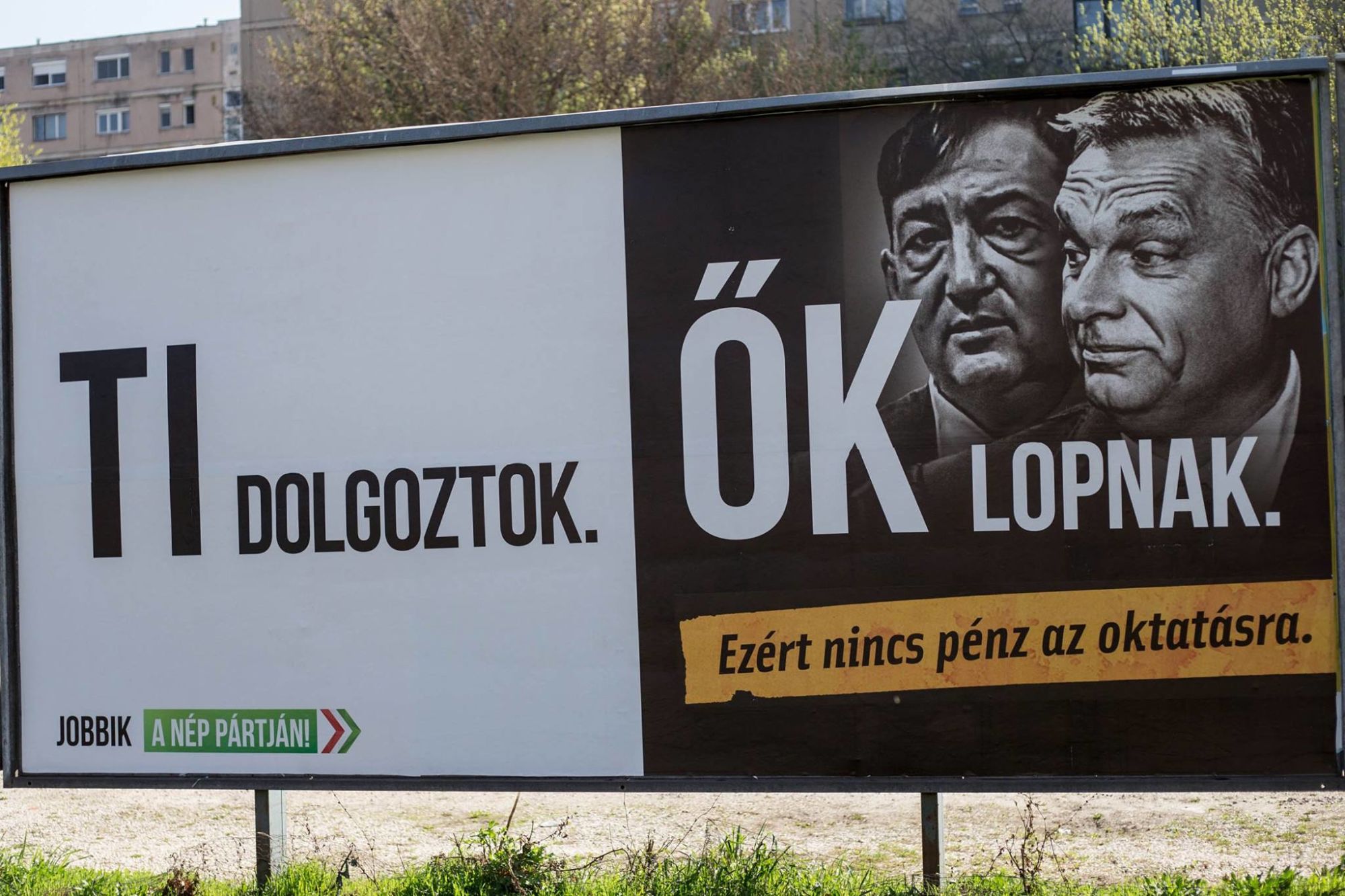 A legjobb példa a kiúttalan magyar politikára: Jobbik-Fidesz plakátháború