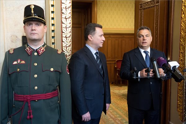 Törvénytelen lehallgatások, korrupció Orbán menekülő barátjának bűnlajstromán