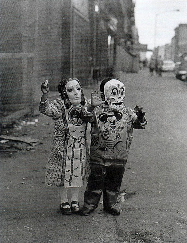 scary-vintage-halloween-creepy-costumes-44-57f662475b93f_605.jpg