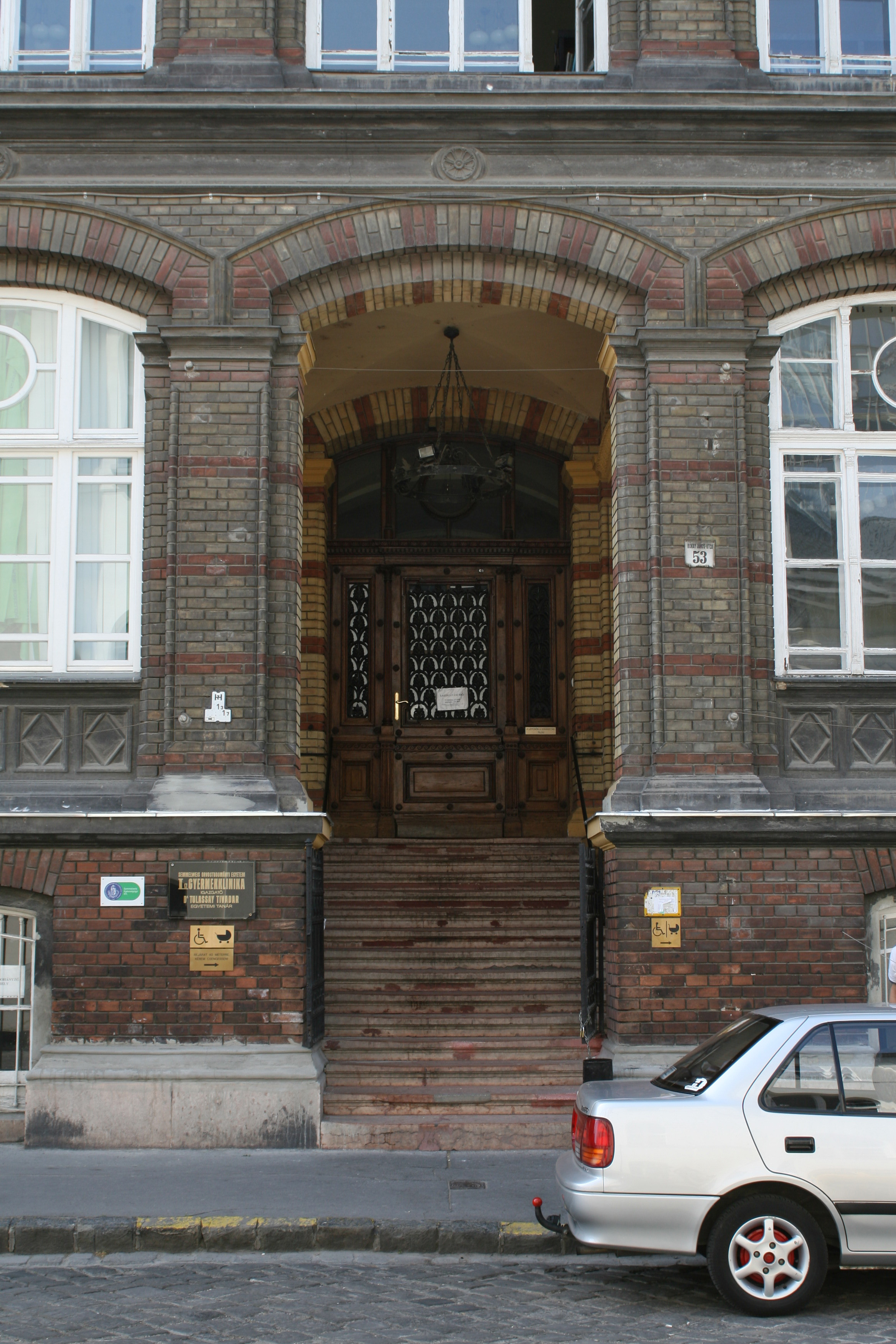 Lázadás készül a Semmelweis Egyetem gyerekklinikáján, ellátatlanul maradhatnak a rákos gyerekek Budapesten