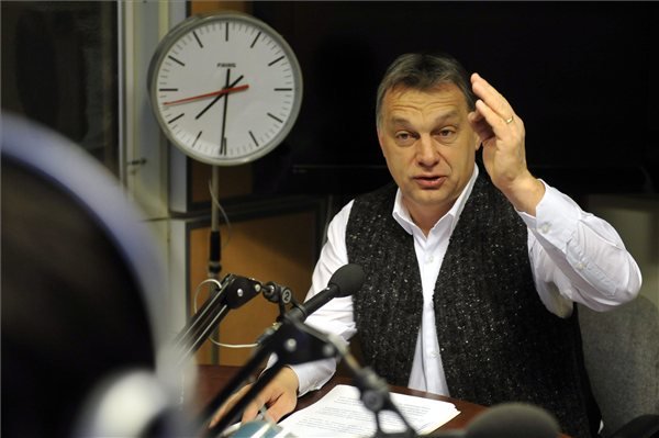 Orbán össze-vissza hazudozik, csak hogy megtarthassa hatalmát