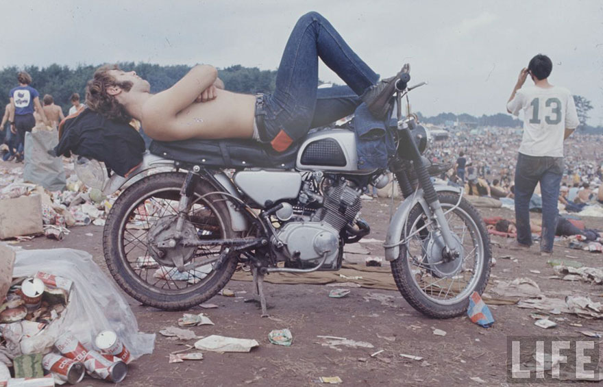 1969-woodstock-music-festival-hippies-bill-eppridge-john-dominis-9-57bc2fa4e8e97_880.jpg