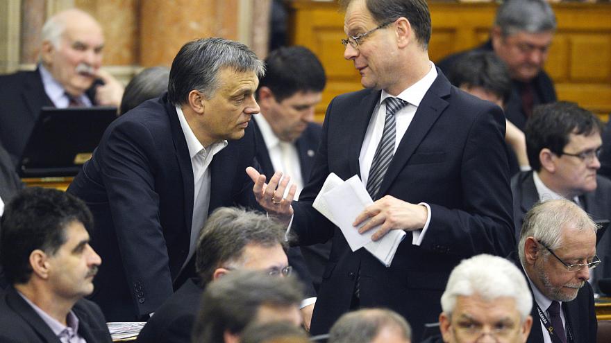 Látszik, hogy mekkora a baj: Navracsicsot is vissza kellett csábítani a Fideszhez, hogy ne zárja el a pénzt az Unió