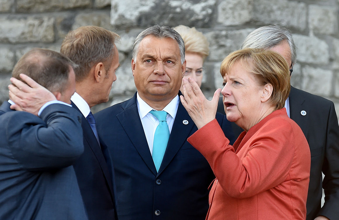 Orbán ugyan ugrál, de Macron is azt mondja, amit Merkel, hogy ti. jogállam nélkül nincs uniós támogatás