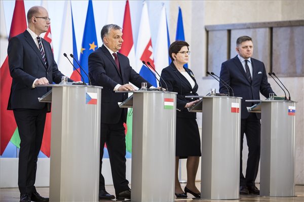 Orbán szerint ártatlanok táborokba zárásával „közeledünk az ésszerű migrációs politikához Európában”