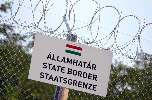 Reuters: áramot vezetnek az új magyar-szerb kerítésbe