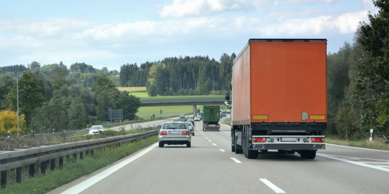 Egyre kevesebb a kamionos az Egyesült Királyságban és Magyarországon is
