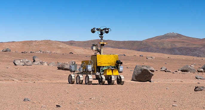 800px-mars_rover_being_tested_near_the_paranal_observatory.jpg