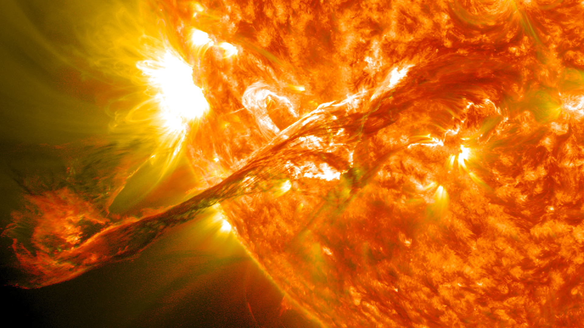 magnificent_cme_erupts_on_the_sun_august_31.jpg