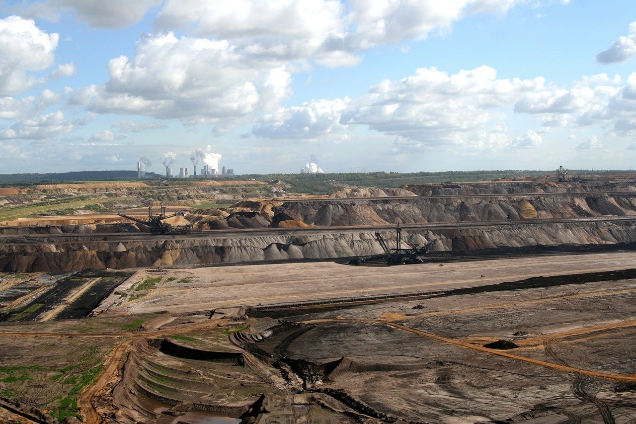 brown-coal-mining-111365_1280.jpg