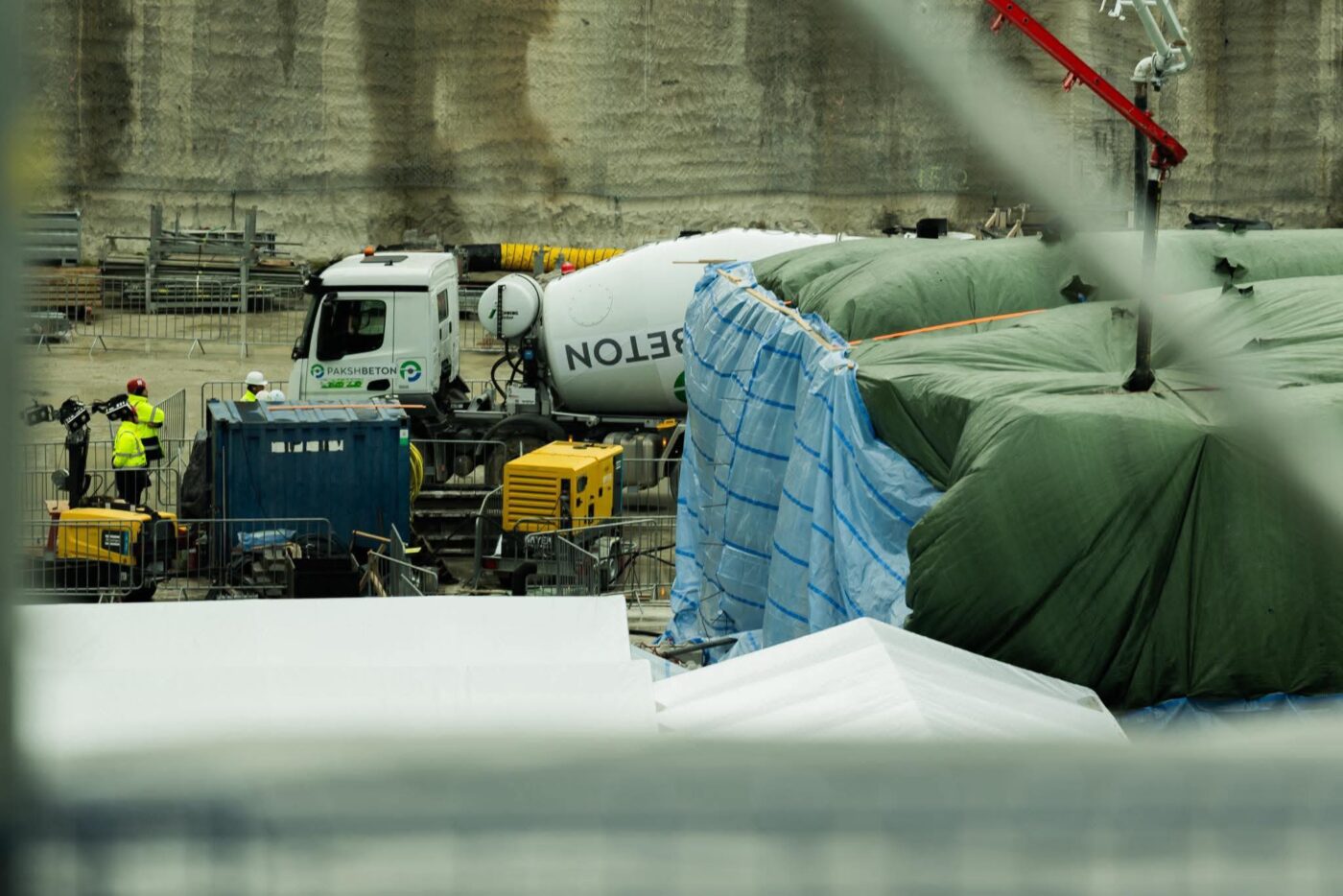 Az első beton Paks II.-nél – szimbolikus mérföldkő, változatlan kockázatok