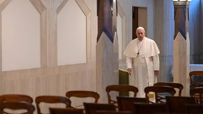 Történelmi döntés: Ferenc pápa hívek nélkül tartja meg a húsvéti liturgiát