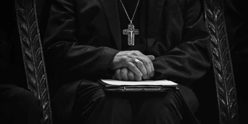 A katolikus egyházhoz köthető a pedofil bűncselekmények 30%-a Lengyelországban