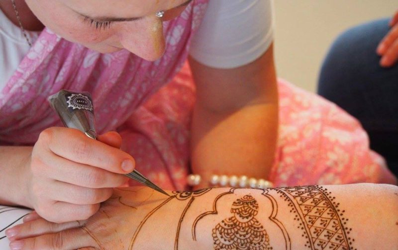 Így legyél nőiesebb – hennával